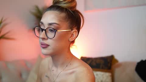 Snapshot of aileenaxa chatting on 13, 11, 2025 Aileen online show from 13, 11, 2025