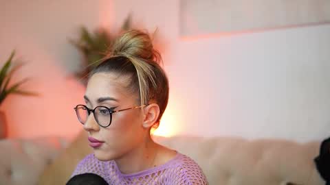 Snapshot of aileenaxa chatting on 22, 11, 2025 Aileen online show from 22, 11, 2025