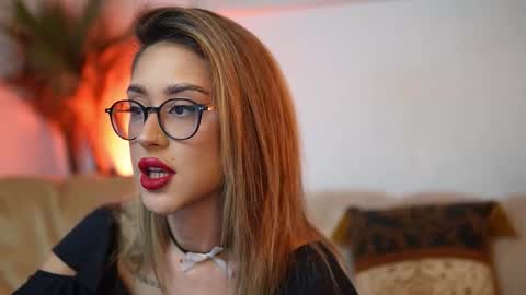 Snapshot of aileenaxa chatting on 26, 11, 2025 Aileen online show from 26, 11, 2025