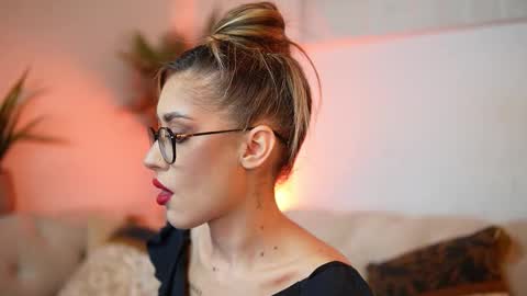 Snapshot of aileenaxa chatting on 2, 12, 2025 Aileen online show from 2, 12, 2025