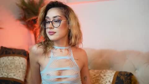 Snapshot of aileenaxa chatting on 4, 12, 2025 Aileen online show from 4, 12, 2025