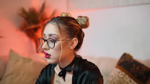 Snapshot of aileenaxa chatting on 21, 12, 2025 Aileen online show from 21, 12, 2025