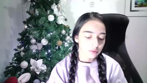 Snapshot of aineangeel chatting on 4, 12, 2024 AINE online show from 4, 12, 2024