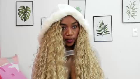 Snapshot of aisha_w10 chatting on 4, 3, 2025 Aisha online show from 4, 3, 2025