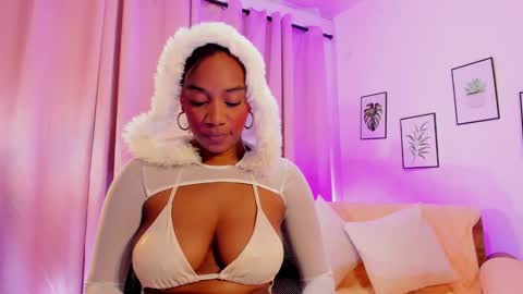 Snapshot of aisha_w10 chatting on 4, 10, 2025 Aisha online show from 4, 10, 2025