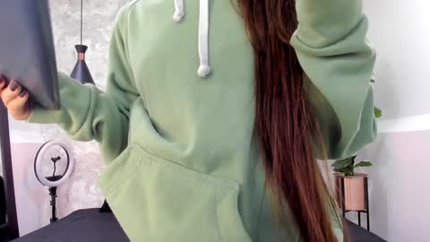 little aitana  online show from 4, 1, 2025