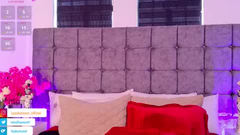 Queen Dumont   online show from 4, 2, 2026