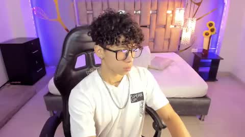 akazaboy online show from 2, 3, 2025