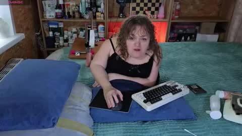 Snapshot of akindmodel chatting on 7, 11, 2025 Natalie online show from 7, 11, 2025