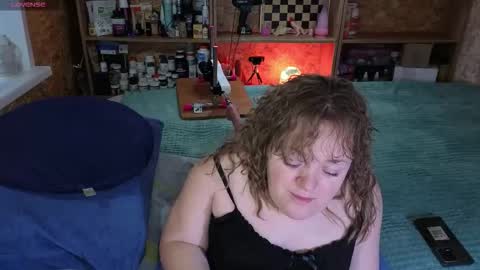 Snapshot of akindmodel chatting on 8, 11, 2025 Natalie online show from 8, 11, 2025