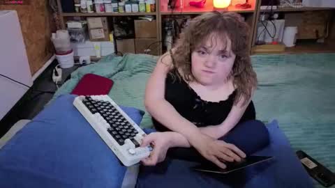 Snapshot of akindmodel chatting on 21, 11, 2025 Natalie online show from 21, 11, 2025