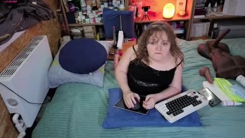 Snapshot of akindmodel chatting on 25, 11, 2025 Natalie online show from 25, 11, 2025