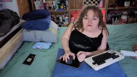 Snapshot of akindmodel chatting on 1, 12, 2025 Natalie online show from 1, 12, 2025