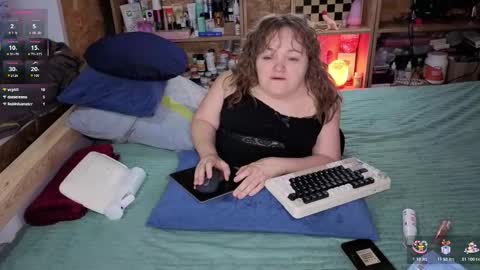 Snapshot of akindmodel chatting on 4, 12, 2025 Natalie online show from 4, 12, 2025