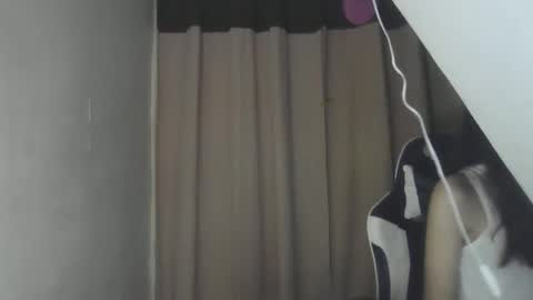 akira_z101 online show from 3, 3, 2025