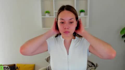 Snapshot of al1ice_moures chatting on 13, 10, 2025 Al1ice online show from 13, 10, 2025