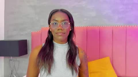 Snapshot of alaia_colins chatting on 8, 11, 2025 alaia_colins online show from 8, 11, 2025