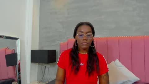 Snapshot of alaia_colins chatting on 26, 11, 2025 alaia_colins online show from 26, 11, 2025