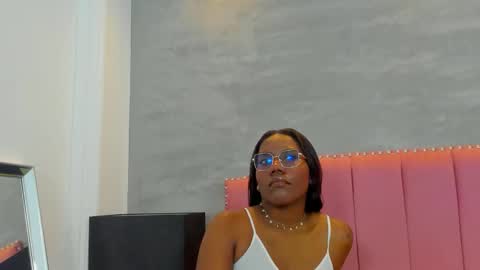 Snapshot of alaia_colins chatting on 28, 11, 2025 alaia_colins online show from 28, 11, 2025
