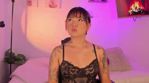 Snapshot of alaiarogerss chatting on 10, 4, 2026 online show from 10, 4, 2026