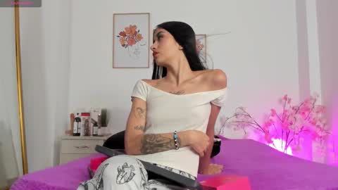 Snapshot of alana_111 chatting on 5, 11, 2025 alana online show from 5, 11, 2025