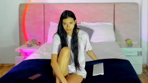 Snapshot of alana__get chatting on 4, 1, 2025 online show from 4, 1, 2025