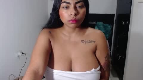 Snapshot of alanajonees chatting on 24, 12, 2024 alanajonees online show from 24, 12, 2024