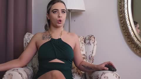 Snapshot of alanamilani chatting on 25, 2, 2025 AlanaMilani online show from 25, 2, 2025
