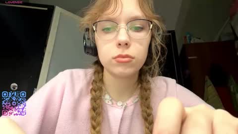 Snapshot of alanehadaller chatting on 7, 10, 2025 Stella online show from 7, 10, 2025