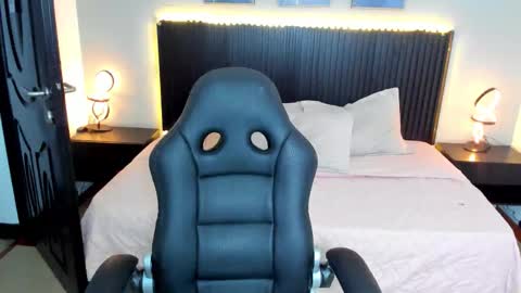 Snapshot of alani_rose_ chatting on 29, 10, 2025 ALANI online show from 29, 10, 2025