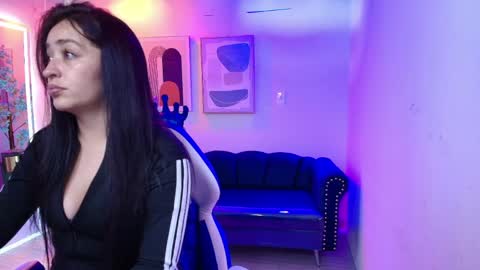 Snapshot of alanna__scott chatting on 8, 4, 2026 Alanna online show from 8, 4, 2026