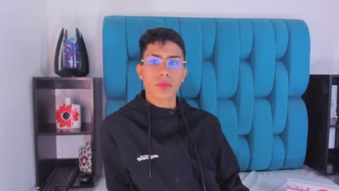 alannaughty_ online show from 8, 1, 2025