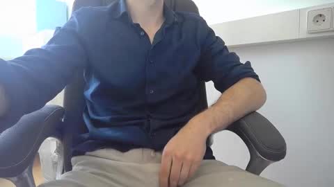 Snapshot of alaricsilberwald chatting on 6, 5, 2026 alaric online show from 6, 5, 2026