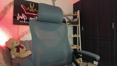Snapshot of alaskaflowers_ chatting on 6, 4, 2026 Alaska online show from 6, 4, 2026