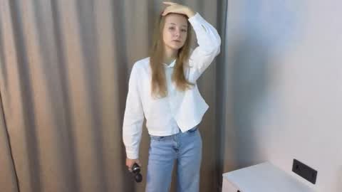 Snapshot of alaynaschoville chatting on 24, 10, 2025 Lola online show from 24, 10, 2025
