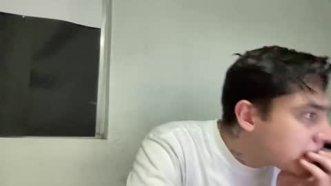 Snapshot of alber753713 chatting on 1, 6, 2026 alber753713 online show from 1, 6, 2026