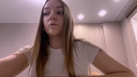 Snapshot of albertaoriley chatting on 24, 4, 2026 Bella online show from 24, 4, 2026