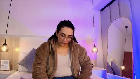 Snapshot of alehia_cute chatting on 12, 10, 2025 Alehia Cute online show from 12, 10, 2025