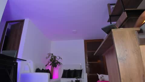 A L E J A N D R A online show from 25, 1, 2025