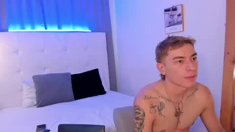 Snapshot of alejo_exotic chatting on 28, 4, 2026 alejo_exotic online show from 28, 4, 2026