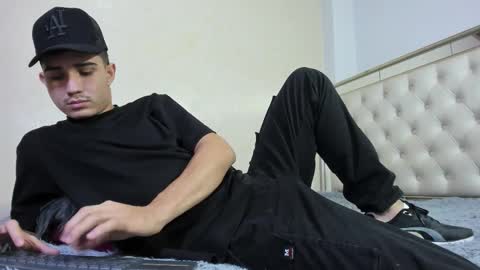 Snapshot of alejo_gray1 chatting on 7, 11, 2025 alejo_gray1 online show from 7, 11, 2025