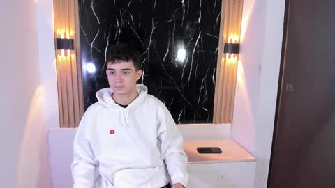 Snapshot of alejo_gray1 chatting on 12, 11, 2025 alejo_gray1 online show from 12, 11, 2025