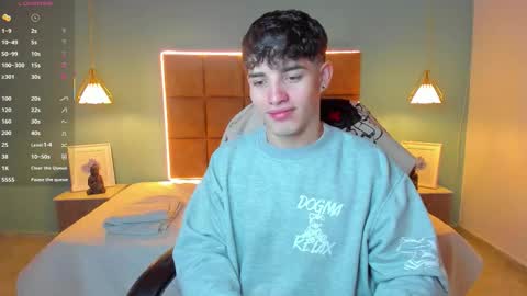 Snapshot of alejootwink chatting on 12, 10, 2025 ALejoo Saenz online show from 12, 10, 2025