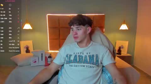 Snapshot of alejootwink chatting on 13, 10, 2025 ALejoo Saenz online show from 13, 10, 2025