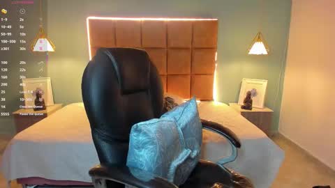 Snapshot of alejootwink chatting on 19, 10, 2025 ALejoo Saenz online show from 19, 10, 2025
