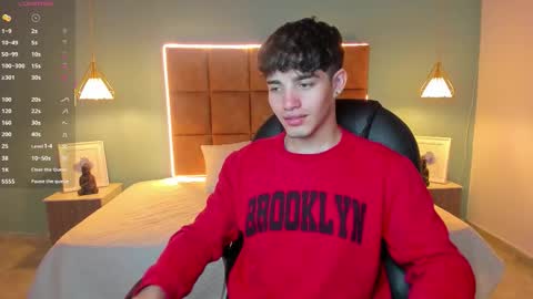 Snapshot of alejootwink chatting on 21, 10, 2025 ALejoo Saenz online show from 21, 10, 2025
