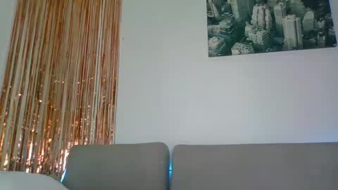 QUEEN OFF MILk  IM BACK  15 NOV online show from 21, 11, 2025