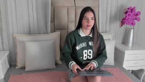 Snapshot of aleska_romanov chatting on 3, 10, 2025 ALESKA online show from 3, 10, 2025