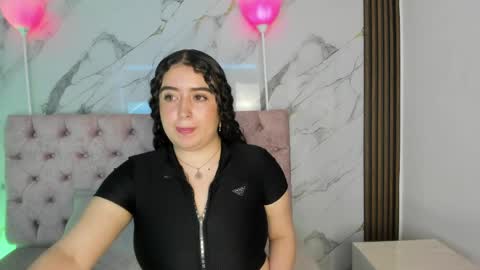 Snapshot of alessaleon chatting on 27, 4, 2026 alessaleon online show from 27, 4, 2026