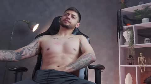 Snapshot of alessandro_duty chatting on 26, 10, 2025 Alessandro INDEPENDENT MODEL online show from 26, 10, 2025